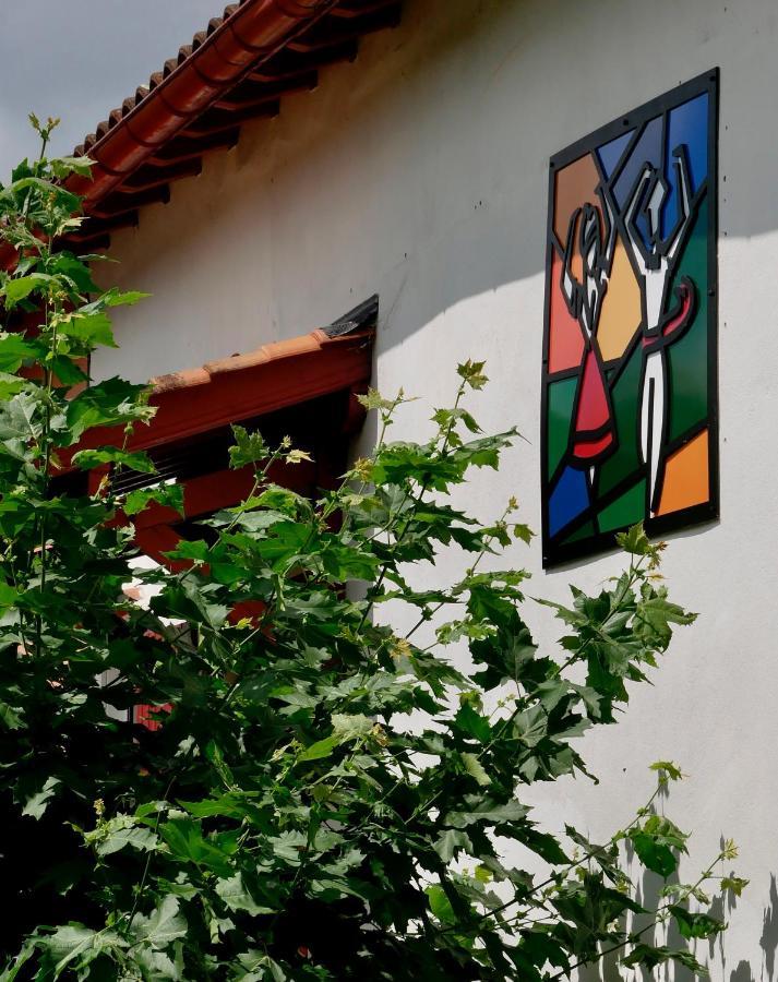 Auberge Trabenia Ascain Bagian luar foto