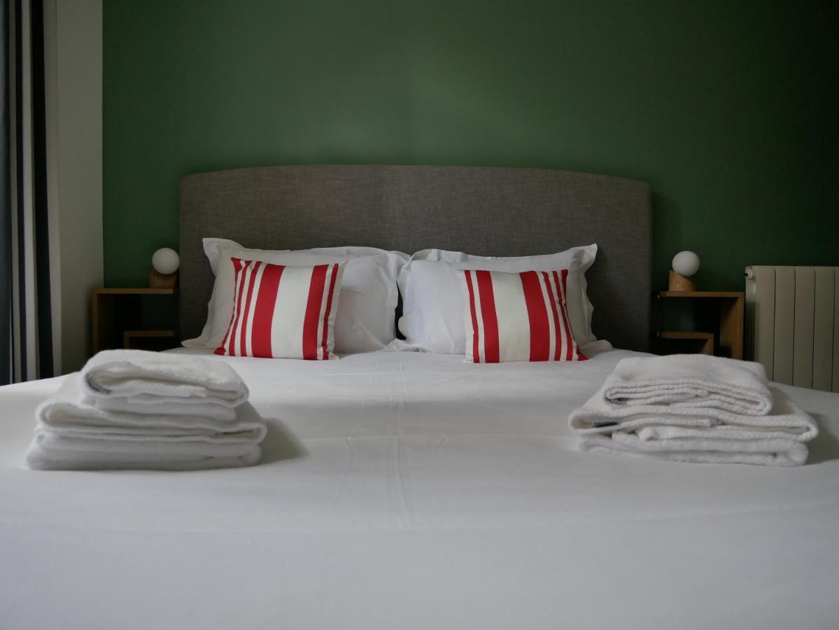 Auberge Trabenia Ascain Bagian luar foto