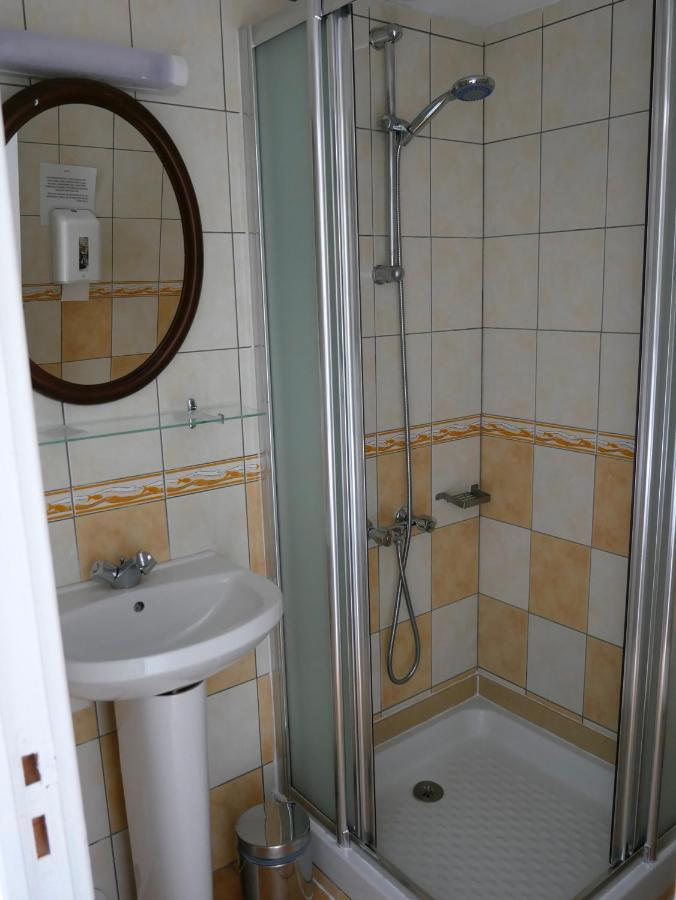 Auberge Trabenia Ascain Bagian luar foto