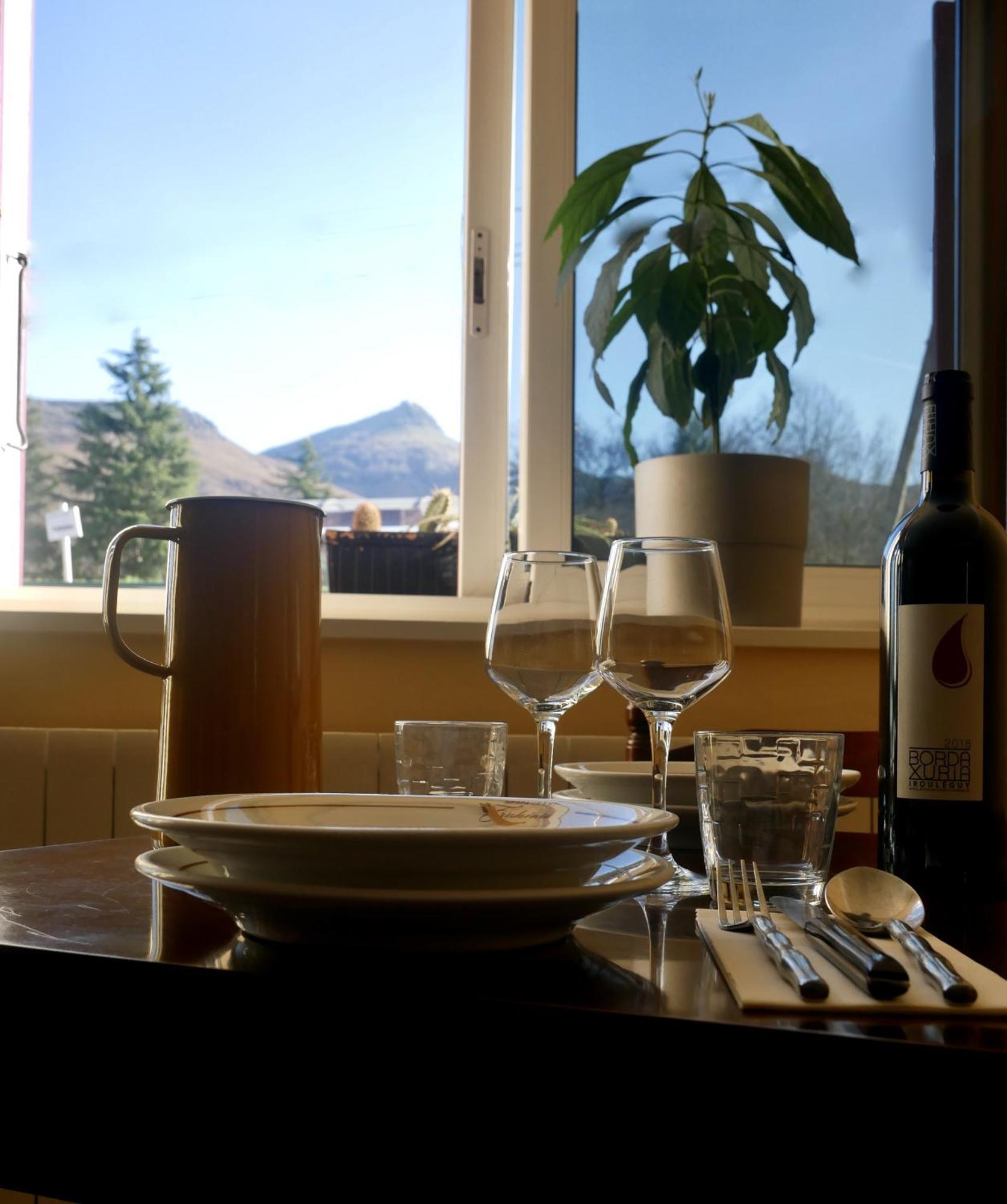 Auberge Trabenia Ascain Bagian luar foto
