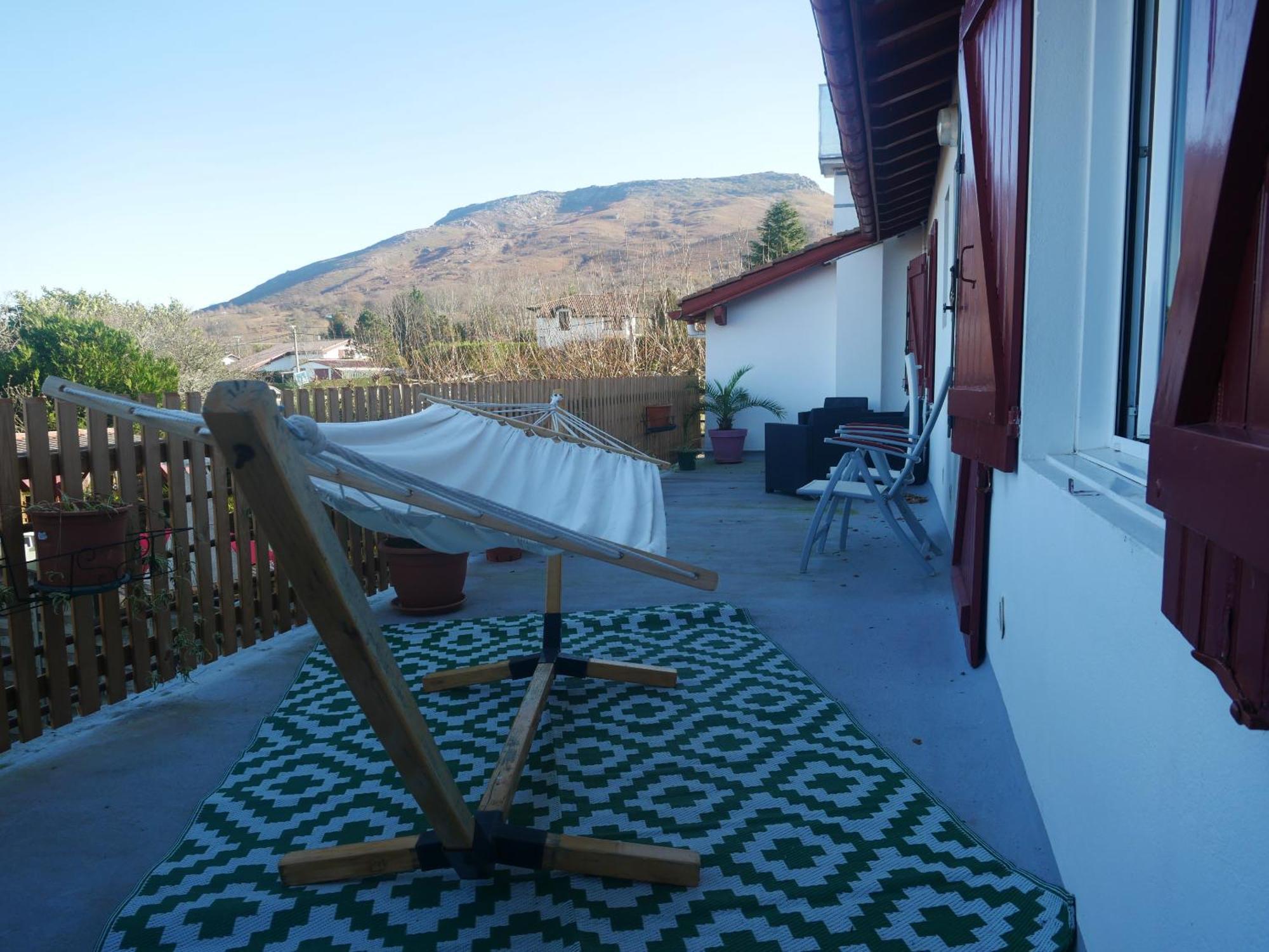 Auberge Trabenia Ascain Bagian luar foto